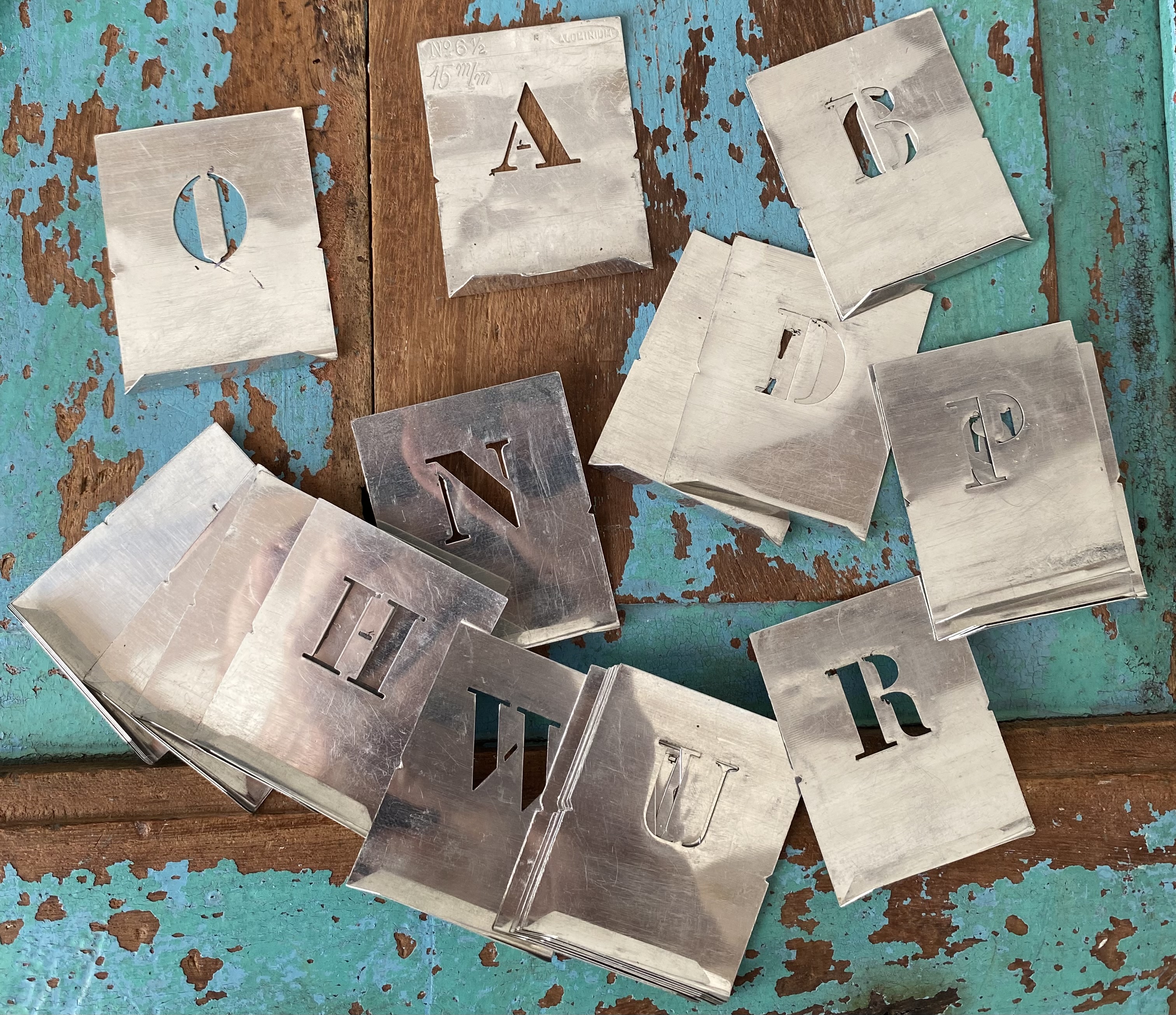 Metalen kistletters