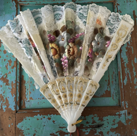 Grote waaier met kant