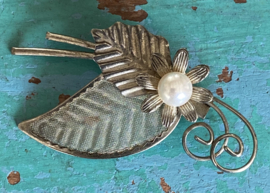 Broche met parel