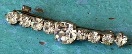 Smalle strass broche