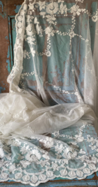 Geborduurd tule kleed  206x145cm