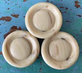 Drie grote vintage knopen