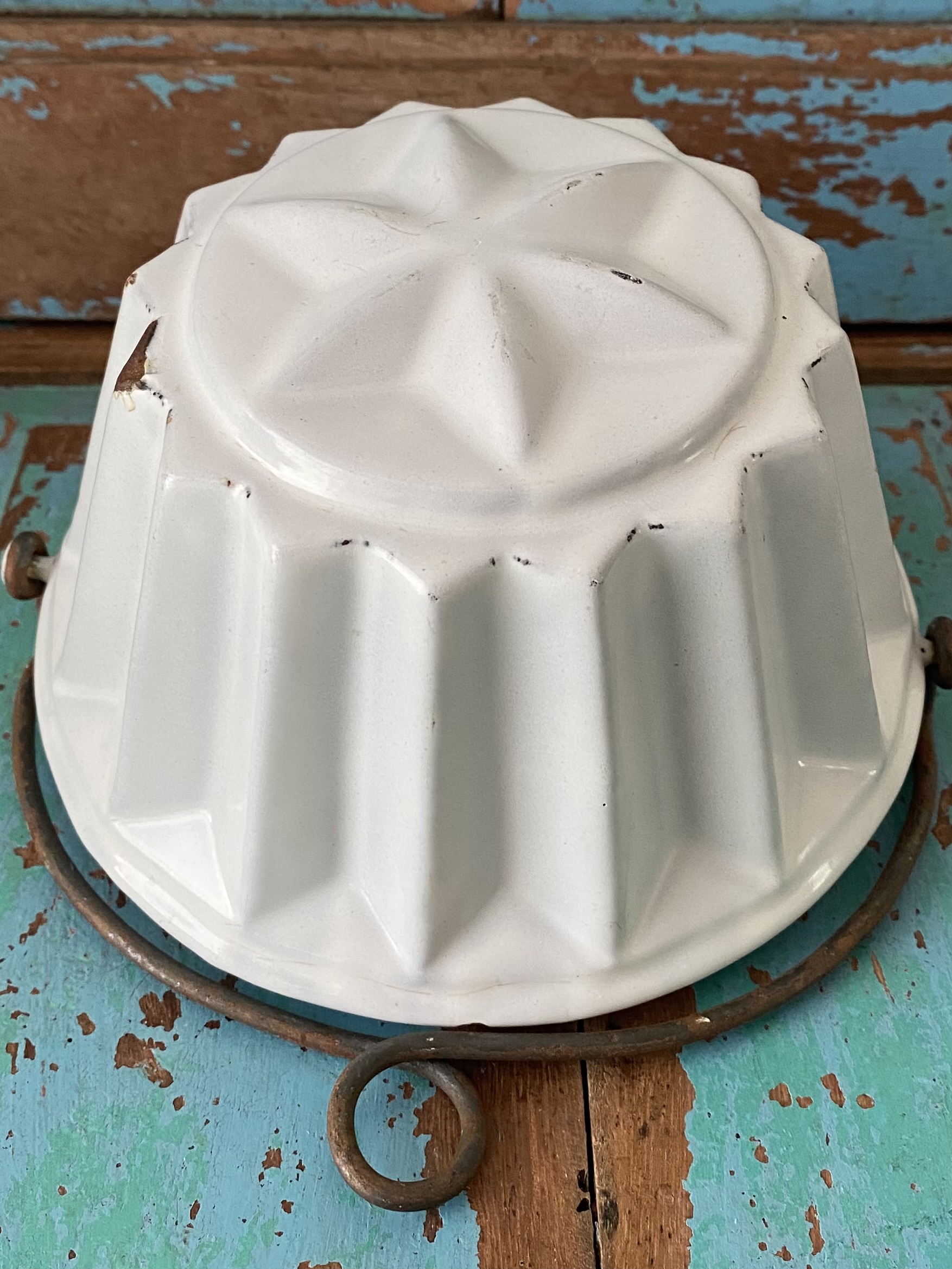 Antieke emaille puddingvorm