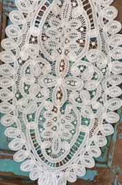 Ovaal lintkant kleedje  50,5x27cm