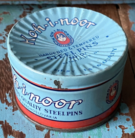 Oud speldenblik