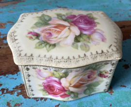 Porseleinen sierdoosje