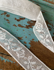 Oud wit rozen kant  (520cm)