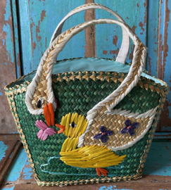 Vintage rieten paasmandje