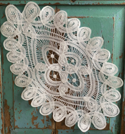 Lintkant ovaal kleedje  33x20,5cm