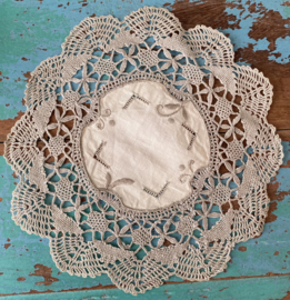 Ecru vintage kleedje  Ø18cm