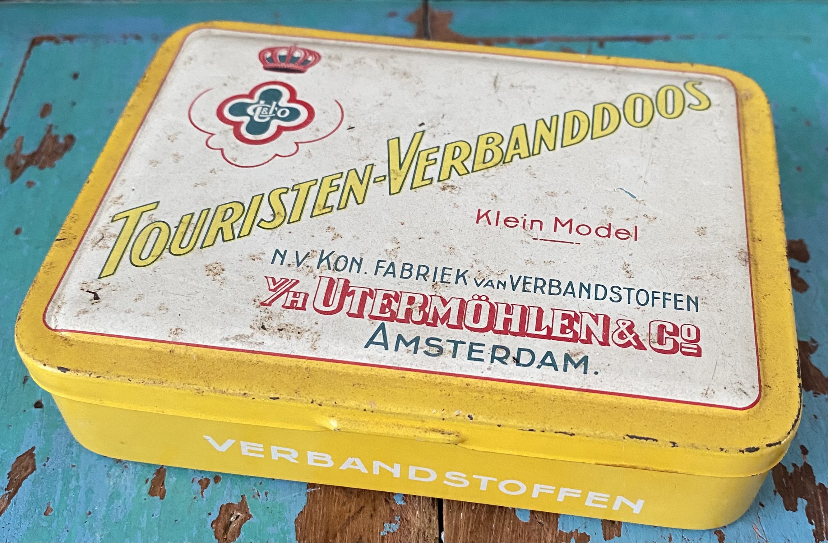 Oud toeristen verbanddoosje