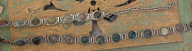 Vintage riem met verschillende stenen