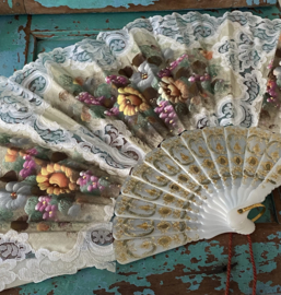 Grote waaier met kant