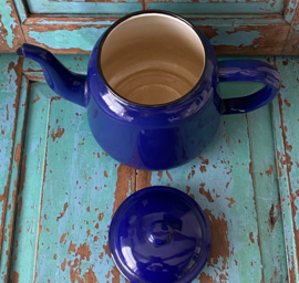 Blauwe emaille theepot