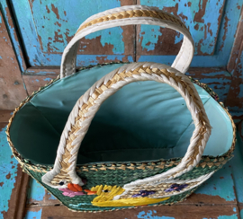 Vintage rieten paasmandje