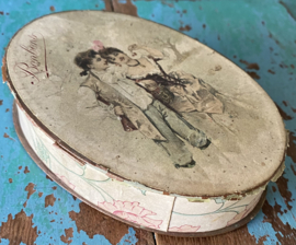 Antiek Frans bonbondoosje met inhoud….