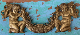 Koperen ornamentje met engelen