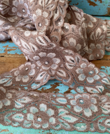 Taupe bloemenkant  (265cm)