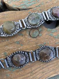 Vintage riem met verschillende stenen