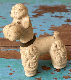 Oud gipsen hondje