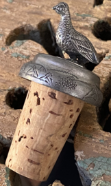 Wijnkurk met metalen vogel