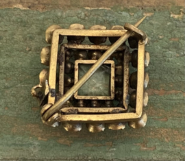 Kleine vierkante broche