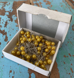 Parelspelden met gouden kop