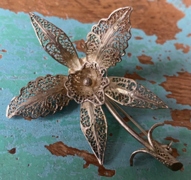 Zilveren filigraan broche