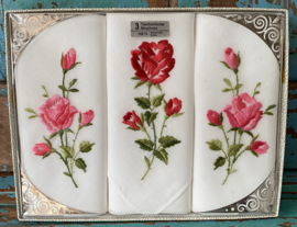 Doosje zakdoekjes met rozen