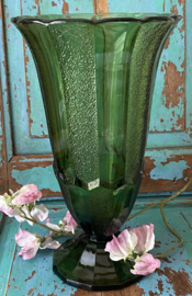 Groene glazen vaas