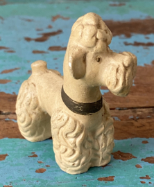 Oud gipsen hondje