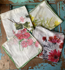 Vintage bloemen zakdoeken