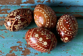 Beschilderde houten eieren