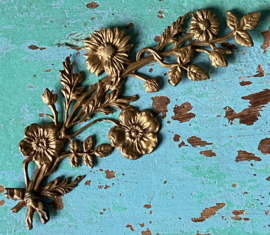 Antiek bloemenornament