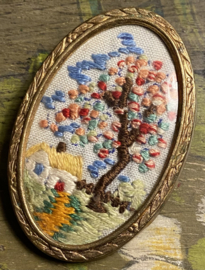 Geborduurde Engelse broche