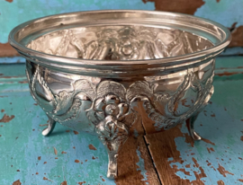 Schaaltje op pootjes