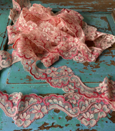 Tweekleurig kant  (480cm)