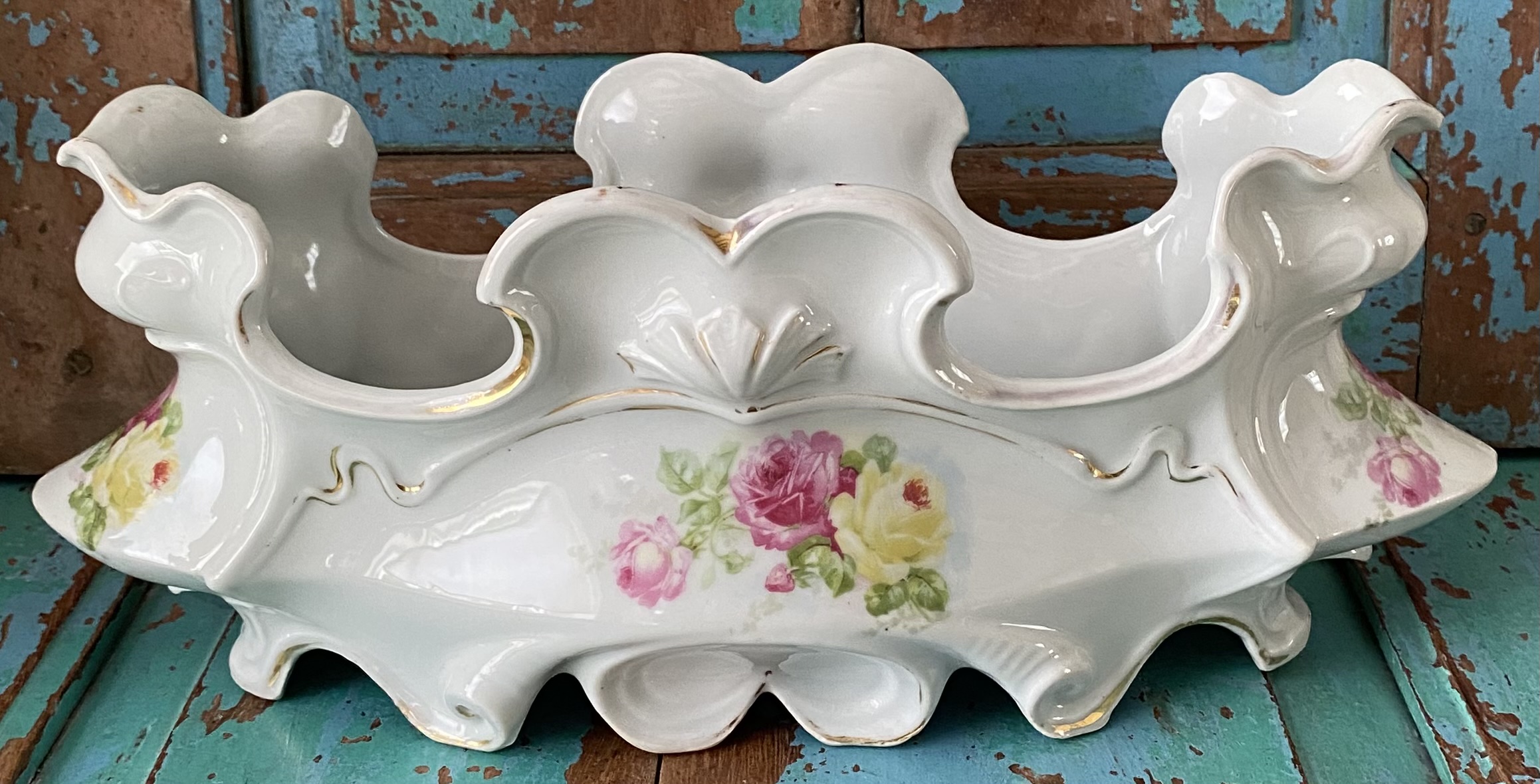 Pedestal vase