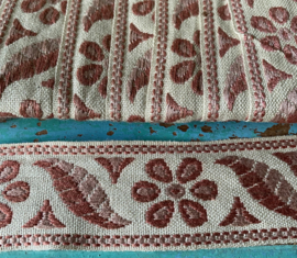Ecru met oudroze bloemen  (verkoop per meter)