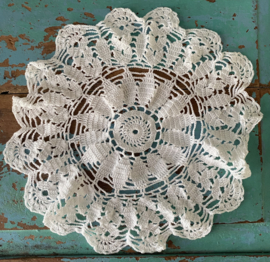 Wit rond gehaakt kleedje  Ø24cm