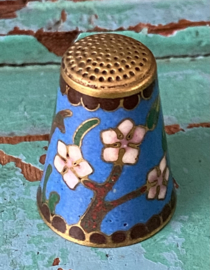 Cloisonné vingerhoed met bloemen