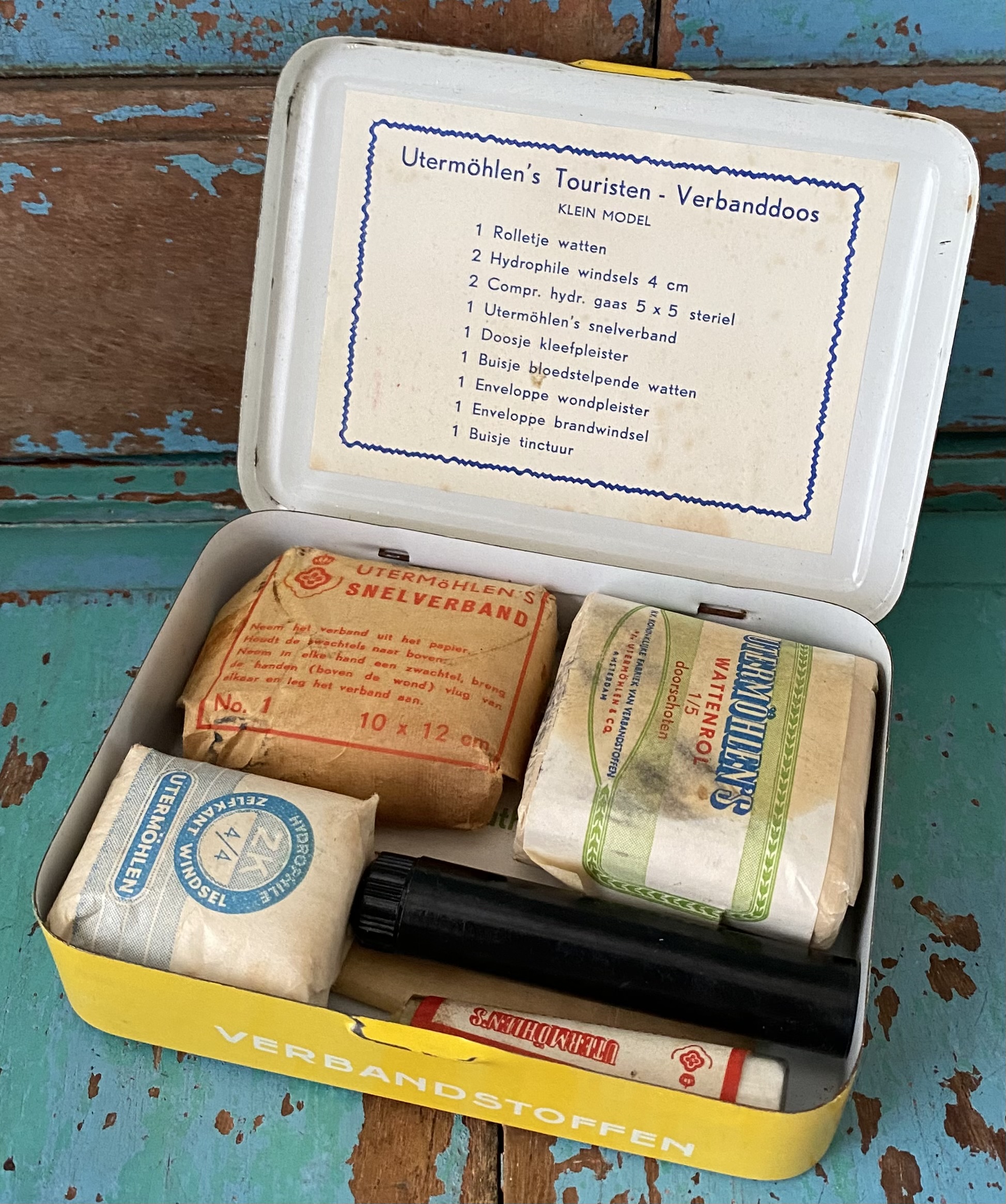 Oud toeristen verbanddoosje