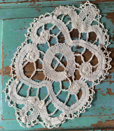 Ovaal oud kleedje  31x18,5cm