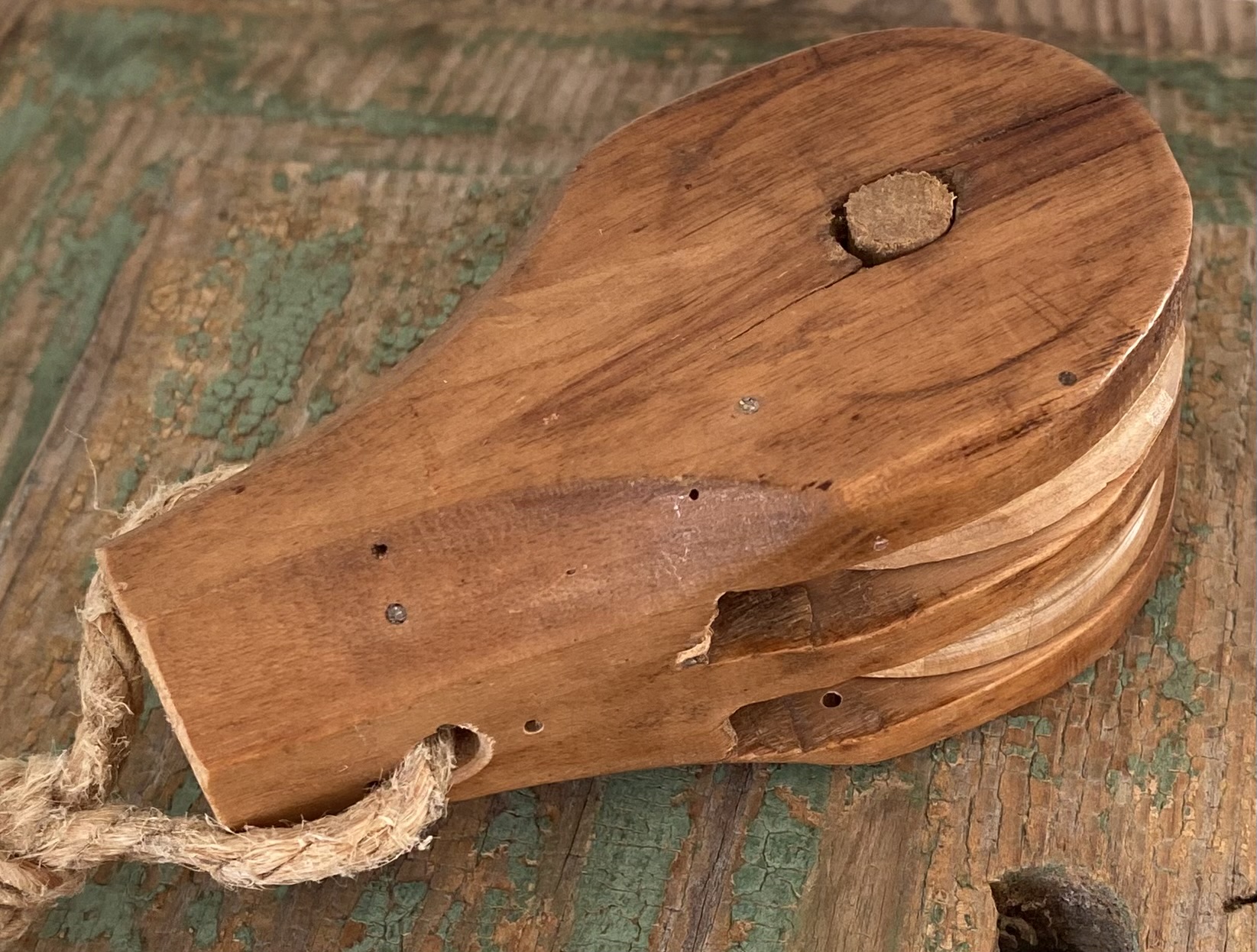 Kleine houten katrol