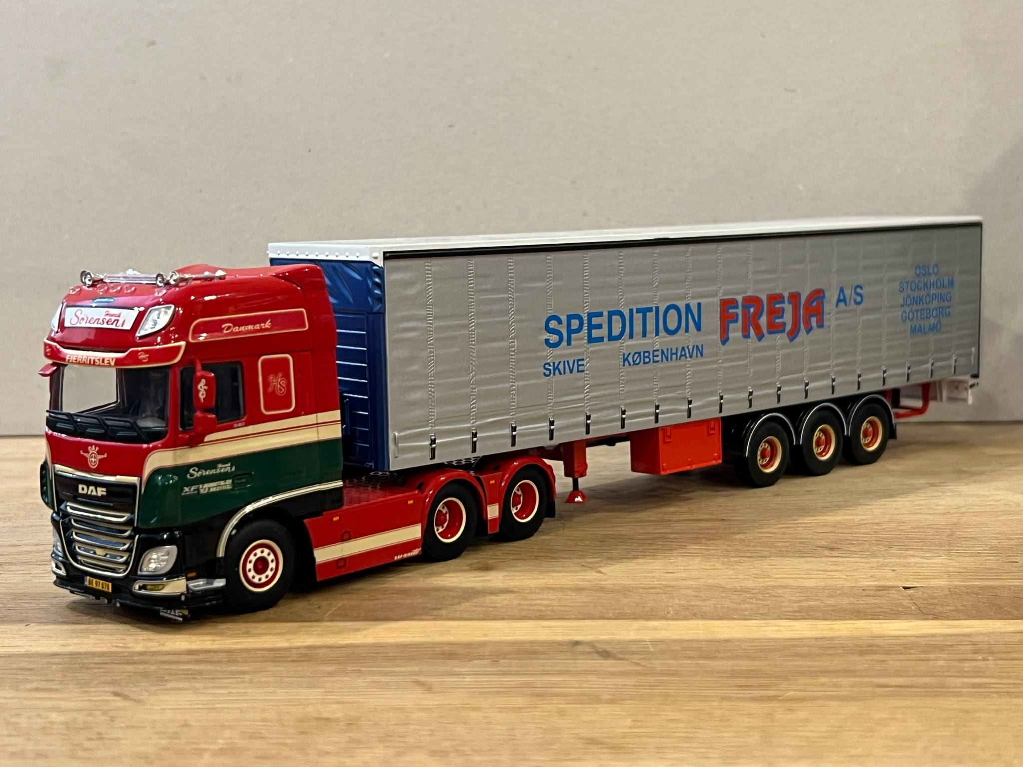 DAF Henrik Sorensen & Freja curtainside trailer
