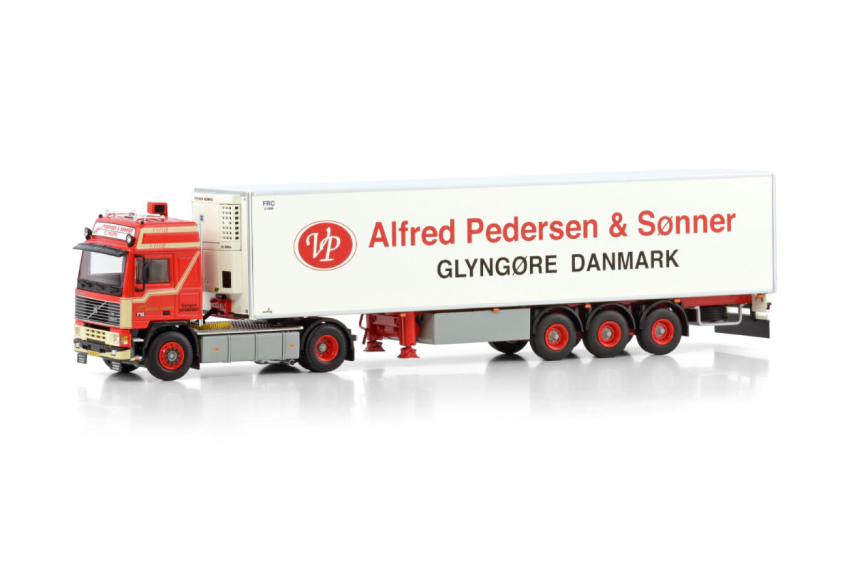 WSI 01-4538 Alfred Pedersen; VOLVO F12 GLOBETROTTER 4X2 REEFER TRAILER - 3 AXLE