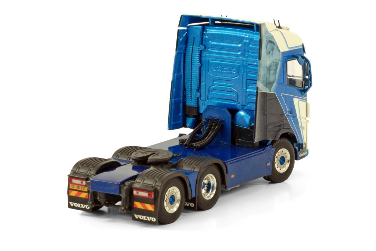 01-3724 KJELD FREDERIKSEN; VOLVO FH5 GLOBETROTTER 6X2 TAG AXLE