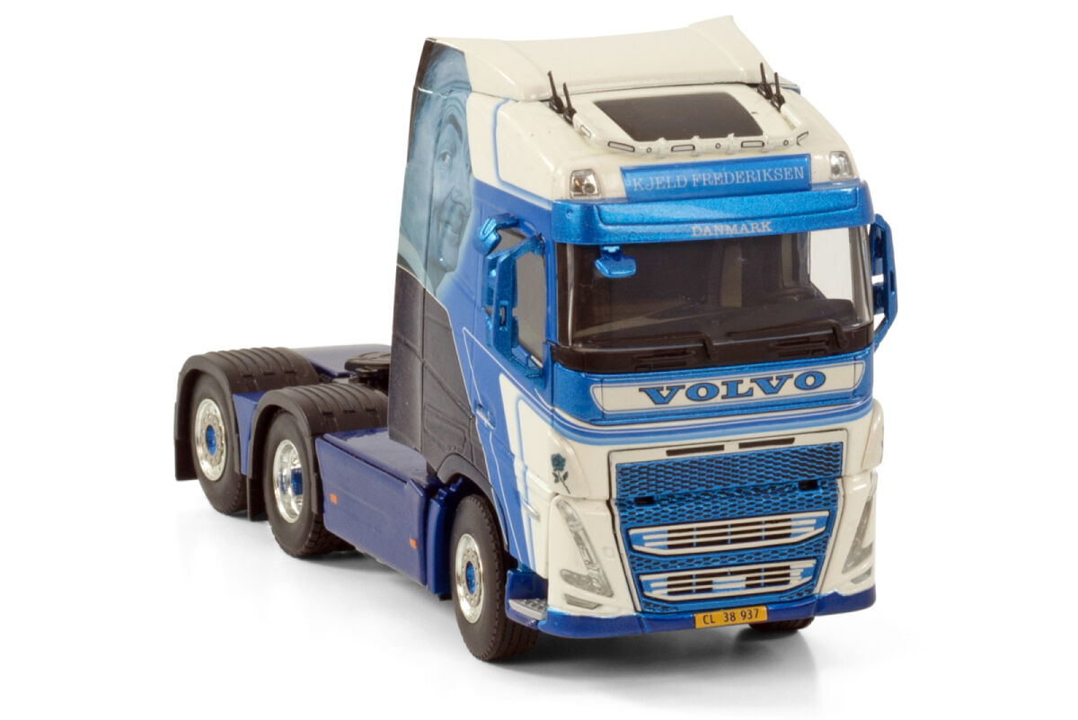 01-3724 KJELD FREDERIKSEN; VOLVO FH5 GLOBETROTTER 6X2 TAG AXLE
