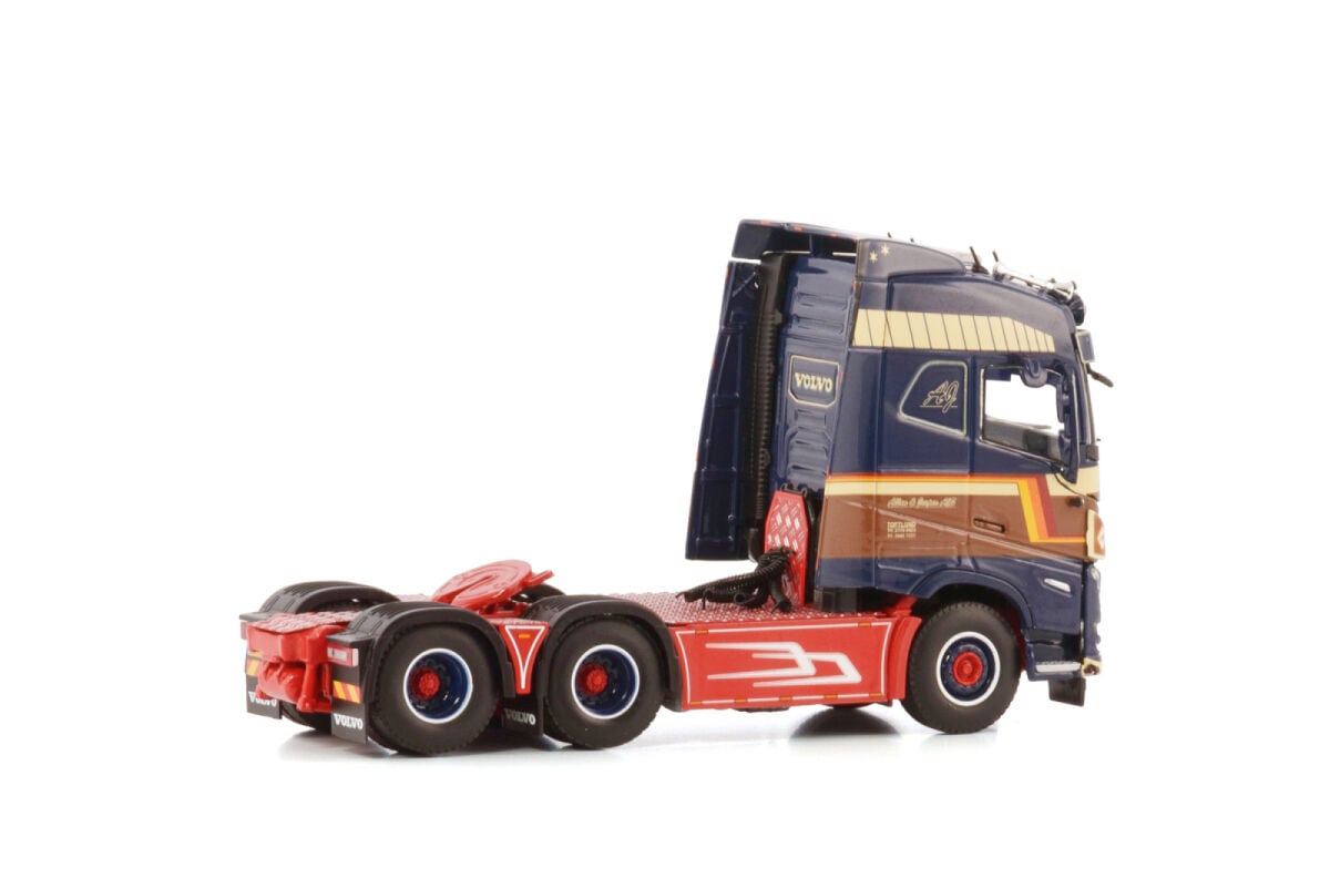 WSI 01-4053 ALLAN & JESPER; VOLVO FH5 GLOBETROTTER 6X2 TAG AXLE