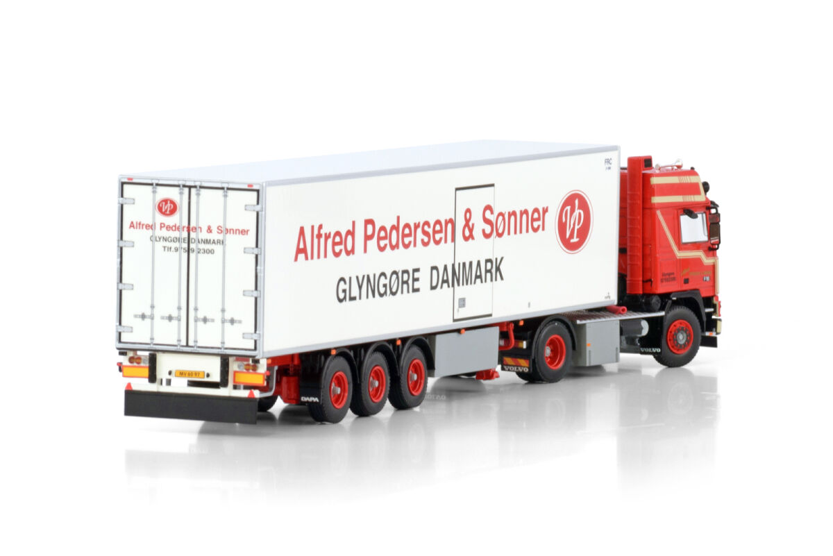 WSI 01-4538 Alfred Pedersen; VOLVO F12 GLOBETROTTER 4X2 REEFER TRAILER - 3 AXLE